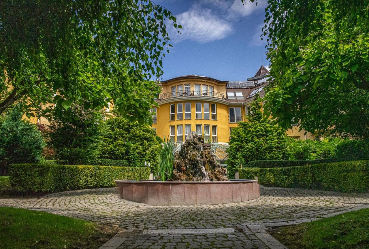 Maison Sofia - Mgallery Exterior photo The fountain in the garden of the villa